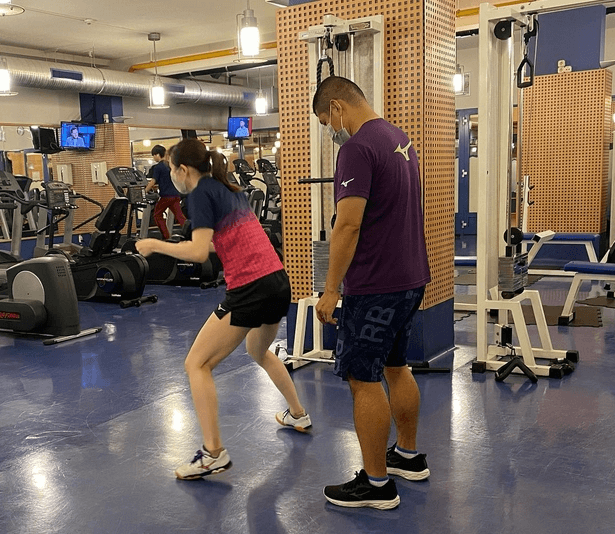 岡雄介トレーナー