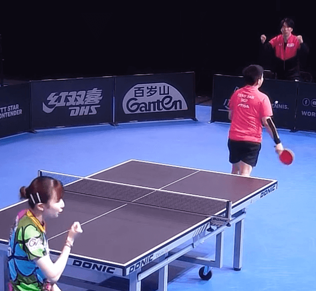 ベンチから激アツな応援を送る森聡詩コーチ