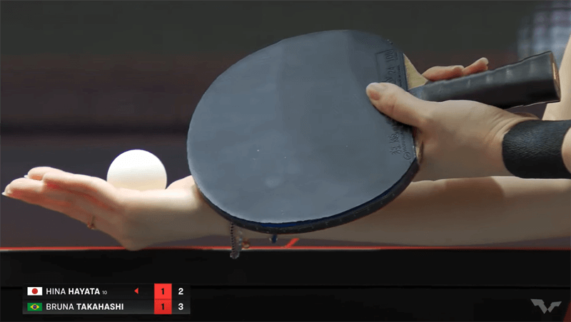 サーブ前のラケットの写真