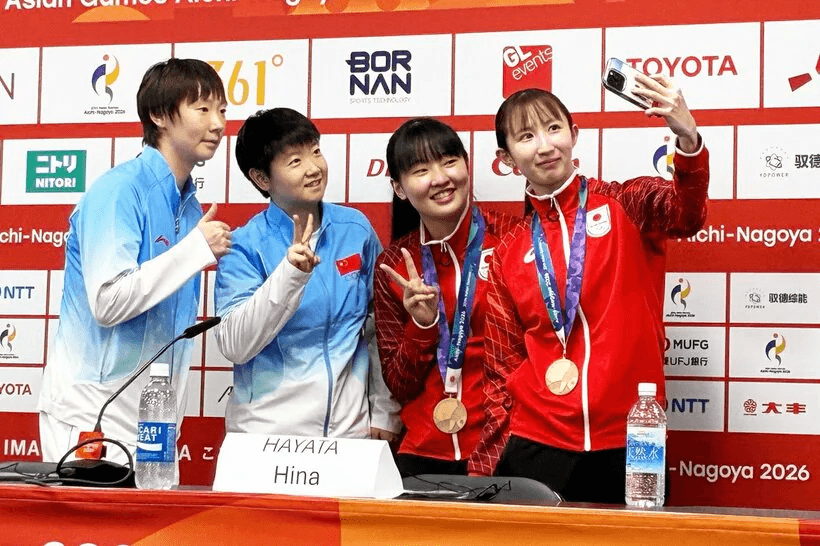 メダリスト会見後の自撮り